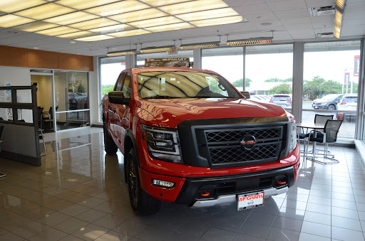 Used Car Dealer «McGrath Nissan», reviews and photos, 945 E Chicago St, Elgin, IL 60120, USA