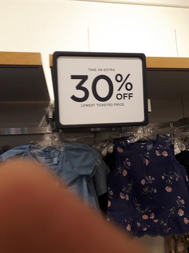 Clothing Store «Gap Outlet», reviews and photos, 8225 Vineland Ave, Orlando, FL 32821, USA