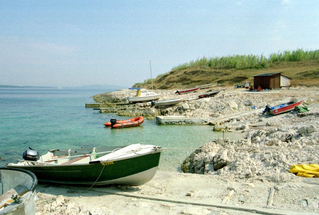 Male Srakane Beach'in fotoğrafı düz bir kıyı şeridi ile birlikte