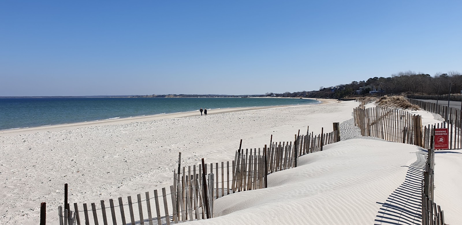 Foto di Meschutt Beach con molto pulita livello di pulizia