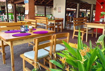 Chez Leo - Av. Cuauhtémoc, Centro, 40890 Zihuatanejo, Gro., Mexico