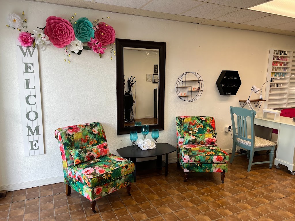 Lilly's Salon 33919