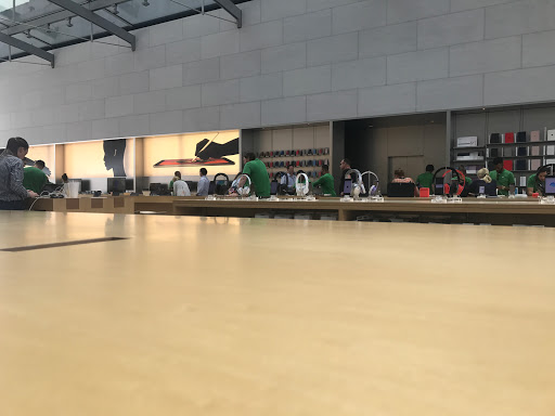 Computer Store «Apple Highland Village», reviews and photos, 4012 Westheimer Rd, Houston, TX 77027, USA