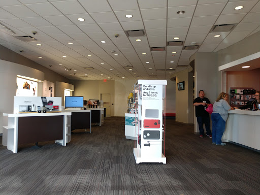 Cell Phone Store «Verizon», reviews and photos, 3047 Wilma Rudolph Blvd, Clarksville, TN 37040, USA