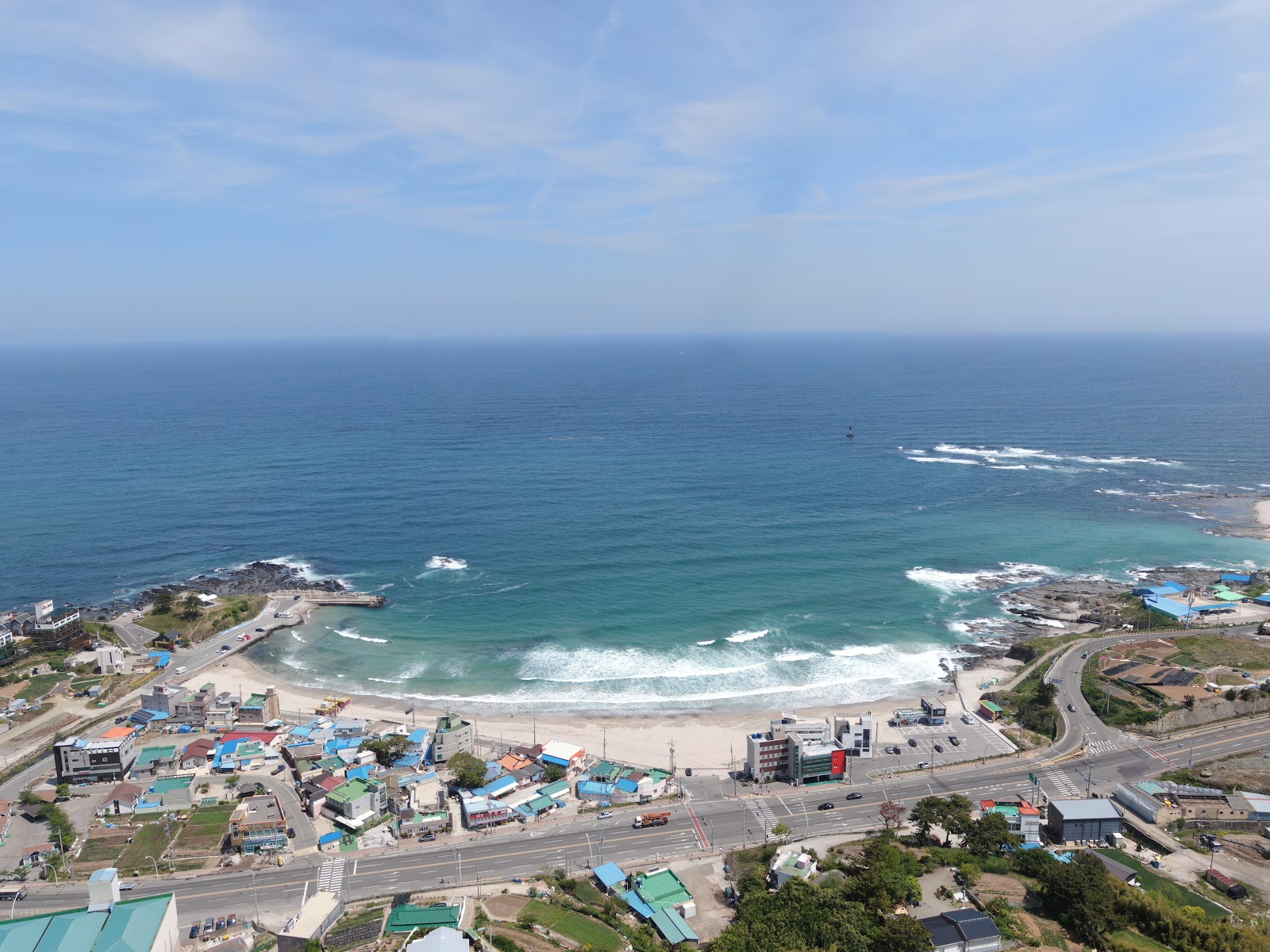 Guryongpo Beach的照片 带有碧绿色纯水表面