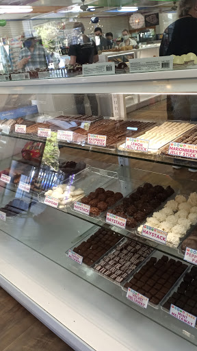 Grocery Store «Mariner Market», reviews and photos, 139 N Hemlock St, Cannon Beach, OR 97110, USA