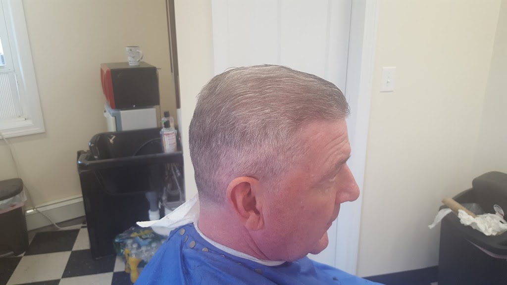 Tom Office Barber Shop 01844