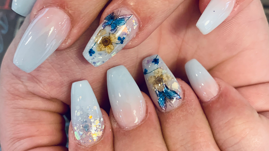 Purlux Nails & Spa 62650
