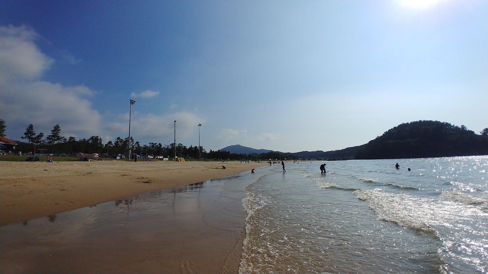 Foto de Byeonsan Beach com água turquesa superfície