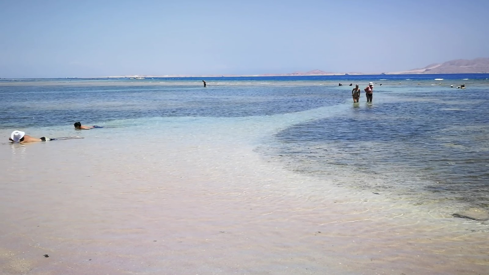 Foto de Sunny Beach - lugar popular entre os apreciadores de relaxamento