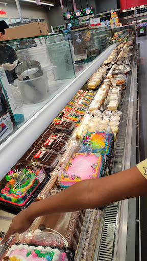 Grocery Store «Hy-Vee», reviews and photos, 1500 Central Park Commons Dr, Eagan, MN 55121, USA