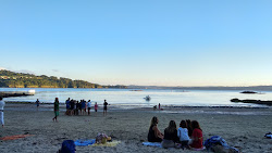 Praia de Sabadelle'in fotoğrafı dağlarla çevrili
