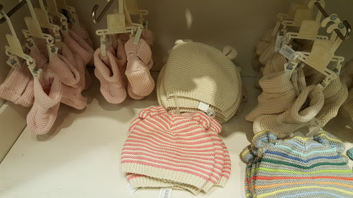 Clothing Store «Gap», reviews and photos, 5690 Bay St, Emeryville, CA 94608, USA