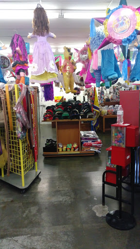 Sporting Goods Store «Deportes Y Mas», reviews and photos, 1517 SE 6th Ave, Topeka, KS 66607, USA