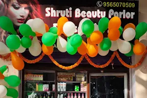 Shruti beauty parlor image