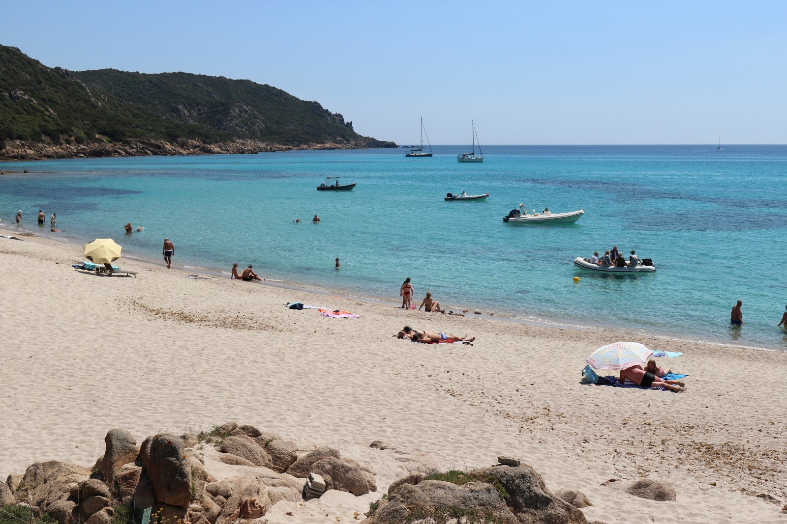 Photo de Cala d'Orzo protégé par des falaises