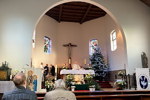 Kerk van de helige familie (parish of the blessed trinity) zaaiersweg