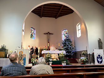 Kerk van de helige familie (parish of the blessed trinity) zaaiersweg
