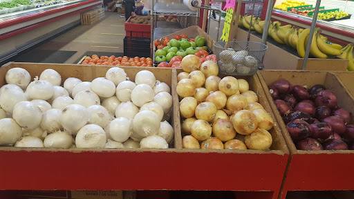 Produce Market «Farmer Jones Indoor Market», reviews and photos, 16701 Broadway Ave, Cleveland, OH 44137, USA