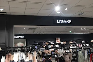 H&M image