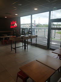 Atmosphère du Restaurant KFC Les Angles - n°5