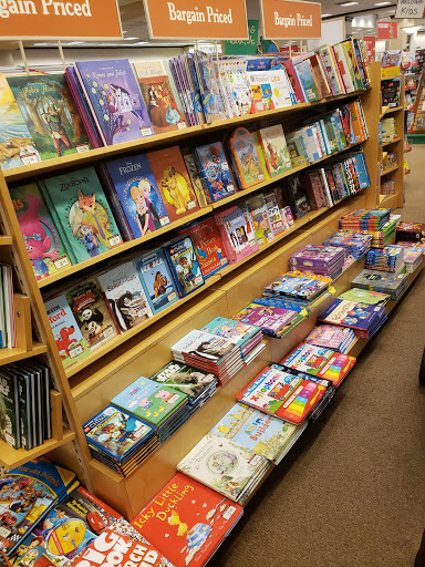 Book Store «Barnes & Noble», reviews and photos, 47 E Chicago Ave, Naperville, IL 60540, USA