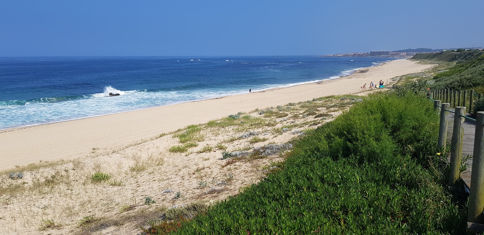 Fotografie cu Praia do Aterro zonele de facilități