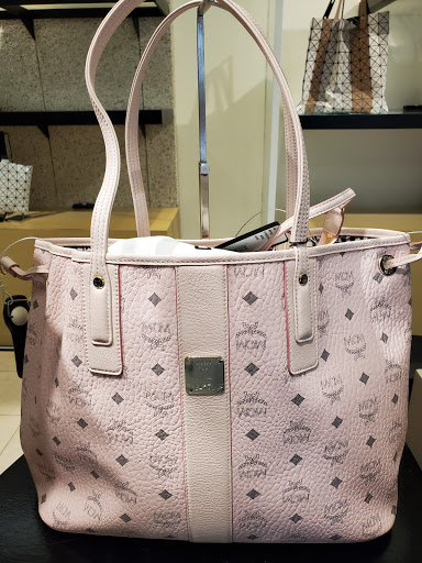 Department Store «Saks Fifth Avenue», reviews and photos, 101 W 5th St, Cincinnati, OH 45202, USA