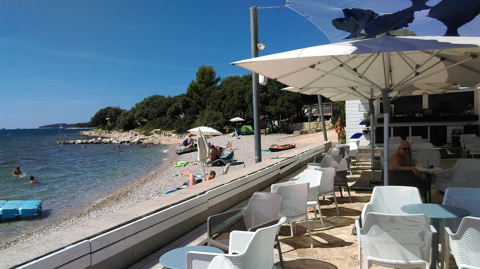 Photo de Vestar beach - bon endroit convivial pour les animaux de compagnie pour les vacances