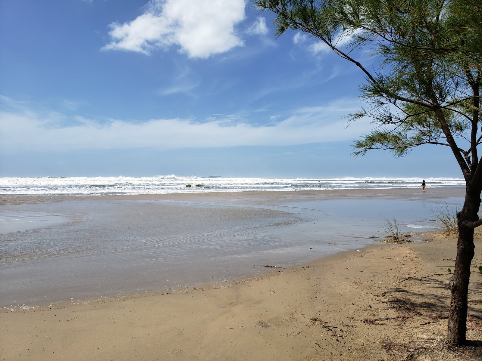 Valokuva Praia da Vila Novaista. pinnalla turkoosi puhdas vesi:n kanssa