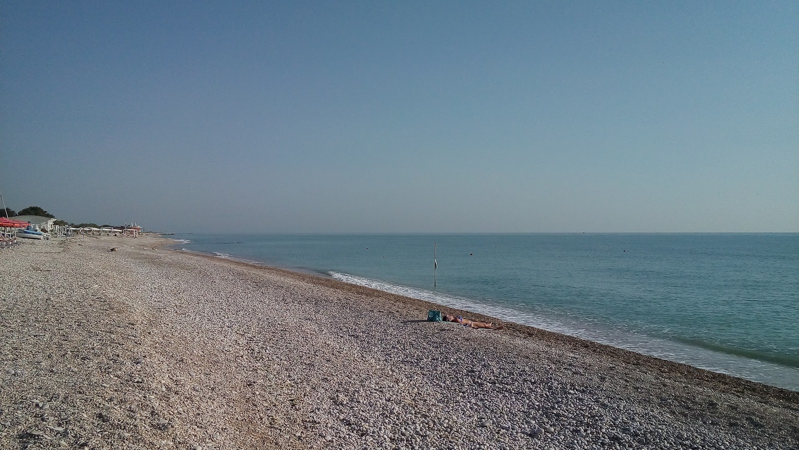 Scerne Beach'in fotoğrafı - rahatlamayı sevenler arasında popüler bir yer