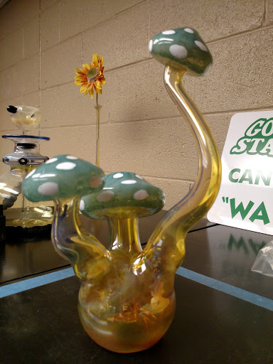 Tobacco Shop «Traders Smoke Shop», reviews and photos, 1530 S Riordan Ranch St # 411, Flagstaff, AZ 86001, USA