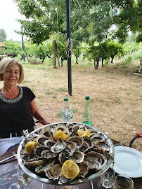 Plats et boissons du Bar-restaurant à huîtres L'Huître et la Vigne à Saint-Hilaire-d'Ozilhan - n°19