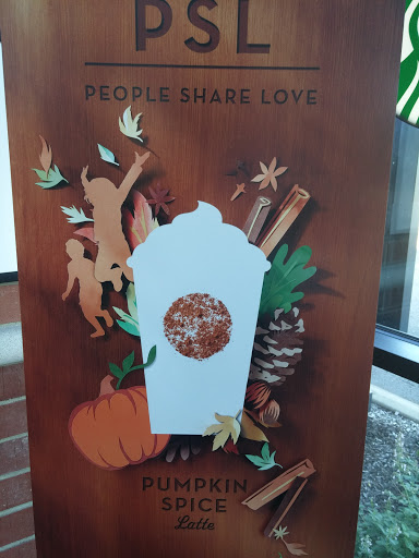 Coffee Shop «Starbucks», reviews and photos, 950 Sheridan Rd, Highwood, IL 60040, USA