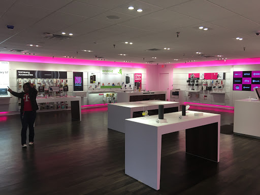 Cell Phone Store «T-Mobile», reviews and photos, 5691 Red Bug Lake Rd #11, Winter Springs, FL 32708, USA