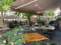 Atmosphère du Restaurant Coté resto Les Olivades à Collobrières - n°7