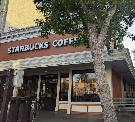 Starbucks, 125 Petaluma Blvd N, Petaluma, CA 94952, USA, 