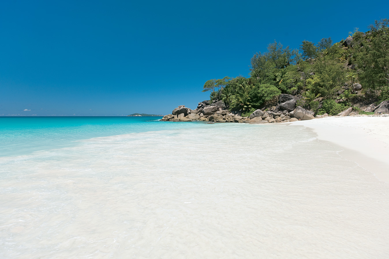 Foto de Playa Anse Kerlan con playa amplia