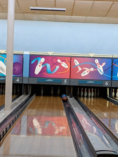 Bowling Alley «Oregon Trail Lanes», reviews and photos, 735 S Columbia River Hwy, St Helens, OR 97051, USA