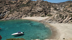 Tripiti beach'in fotoğrafı küçük koy ile birlikte
