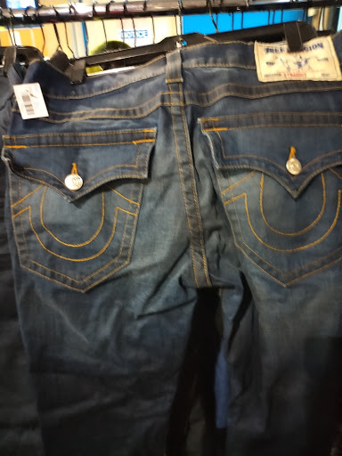 Boutique «Blue, a Goodwill Boutique - Tacoma», reviews and photos, 2520 N Proctor St, Tacoma, WA 98406, USA