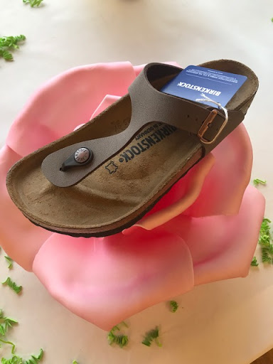 Shoe Store «SHOES-n FEET Shoe Center», reviews and photos, 15015 Main St # 102, Bellevue, WA 98007, USA