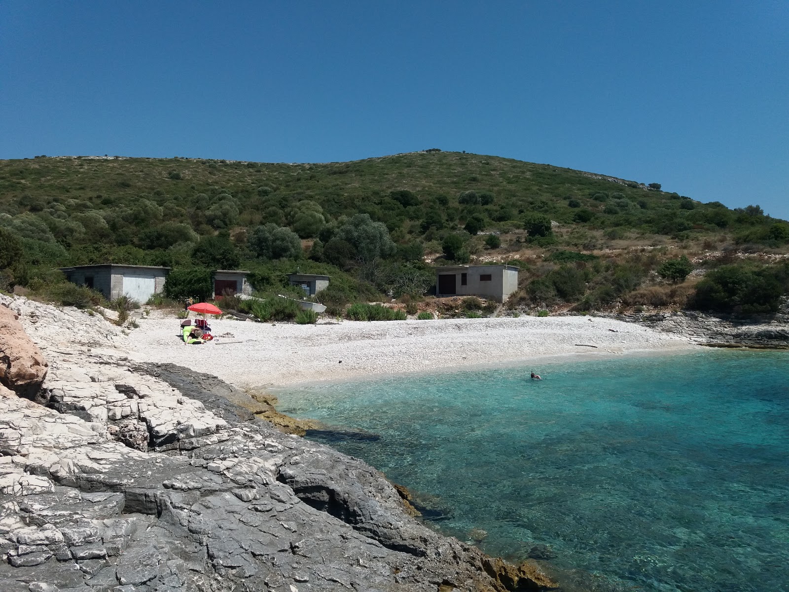 Foto van Prasna beach gelegen in een natuurlijk gebied