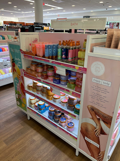 Hair Salon «Ulta Beauty», reviews and photos, 1606 Village Market Blvd SE #130, Leesburg, VA 20175, USA