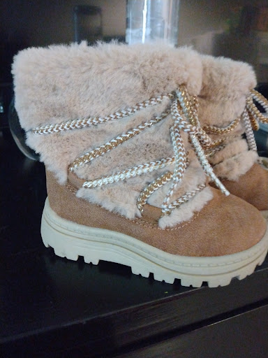 Thrift Store «Red Racks Thrift Store», reviews and photos, 1711 N Glenstone Ave, Springfield, MO 65803, USA