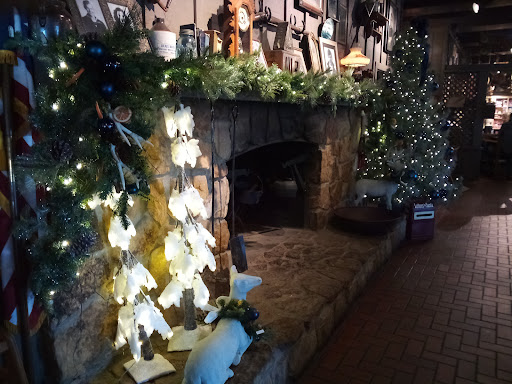 American Restaurant «Cracker Barrel Old Country Store», reviews and photos, 84 Adams Rd, Corbin, KY 40701, USA