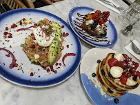 Plats et boissons du Restaurant servant le petit-déjeuner AZUR CAFÉ BRUNCH & COFFEE CHAMPS-ELYSÉES à Paris - n°16