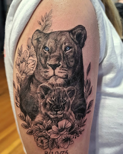 Tattoo Shop «Illuminati Tattoo Parlor», reviews and photos, 10214 SE Mill Plain Blvd Suite B, Vancouver, WA 98664, USA