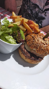 Hamburger du Restaurant français LES RHODOS (Col des Aravis) à La Clusaz - n°5