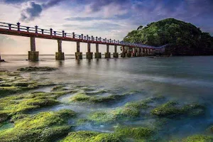 Pantai Jembatan Panjang image